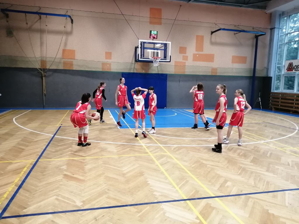Děvčata U14 zakončila sezónu těsnou prohrou s Basket Ostrava