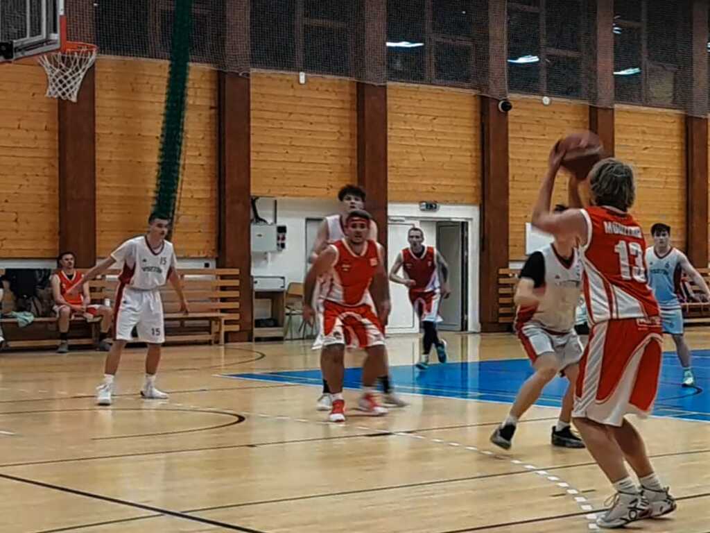 Muži - Mlad&yacute; Vset&iacute;n zlomil Mohelnici v z&aacute;věru, div&aacute;ci se dočkali i smeč&iacute;